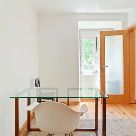 Bright 1bdr Minutes From The Tagus River شقة