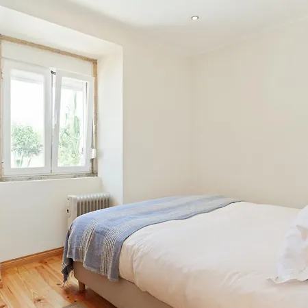 Bright 1bdr Minutes From The Tagus River شقة